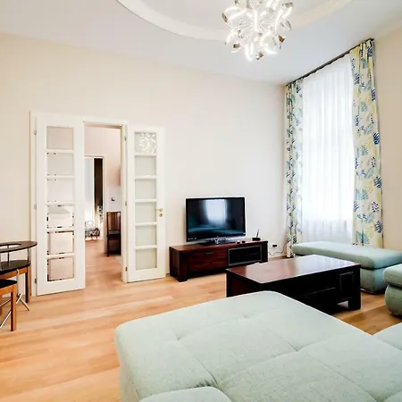 Apartment Welcoming In The Heart Of *